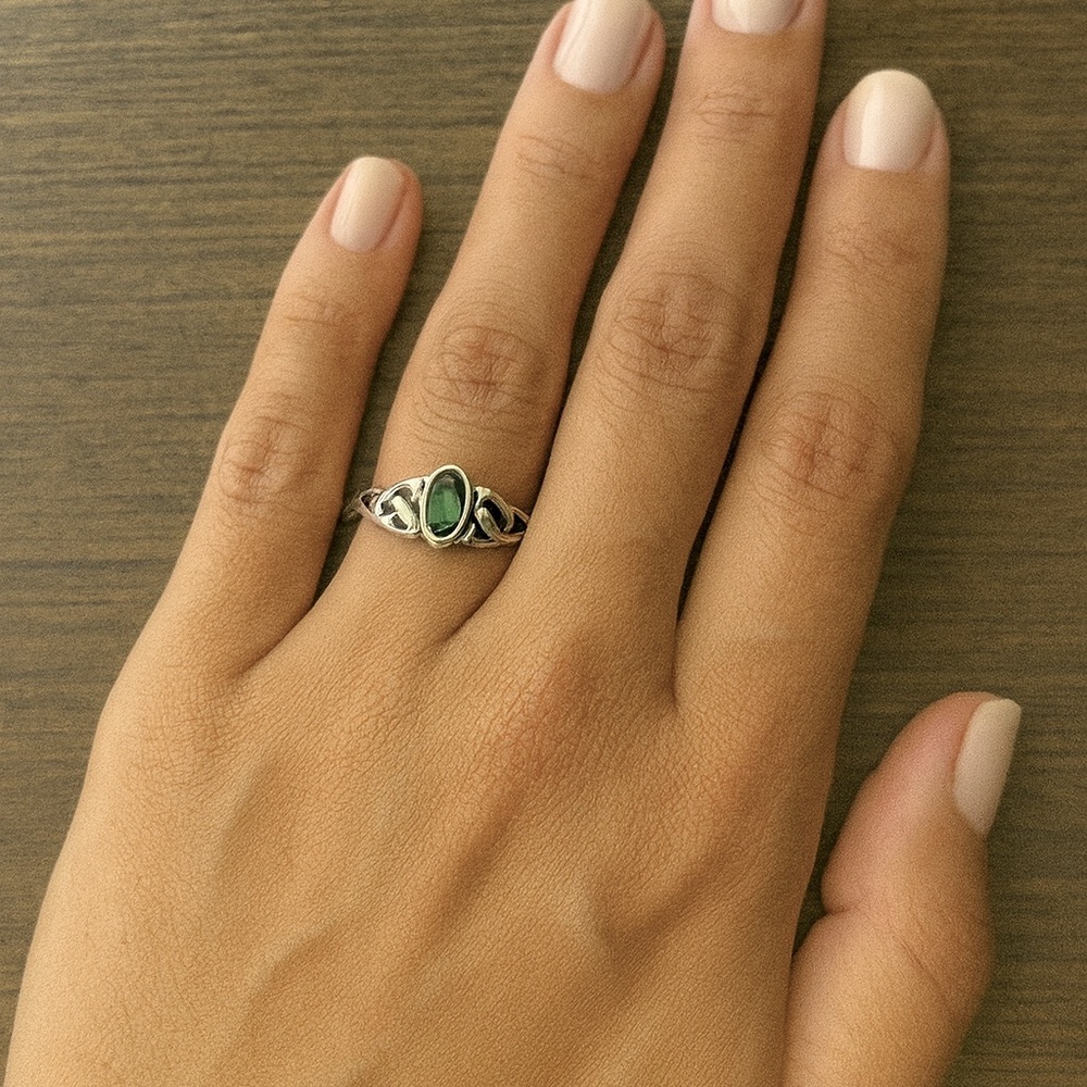 NWT 925 Sterling Silver and Peridot Ring with Celtic Design! Sizes 6-10 - Picture 4 of 5
